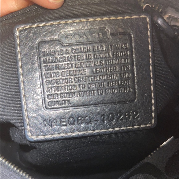 Coach Vintage 2006 Black and Tan Designer Handbag. Great Used Condion. Beautiful - Picture 8 of 9